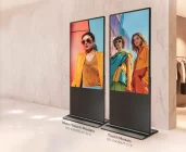 מסך לד רצפתי HD למידע ופרסום - מסך שילוט דיגילטי לעסקים ולמשרדים באיכות HERO 4K דגמי 2026